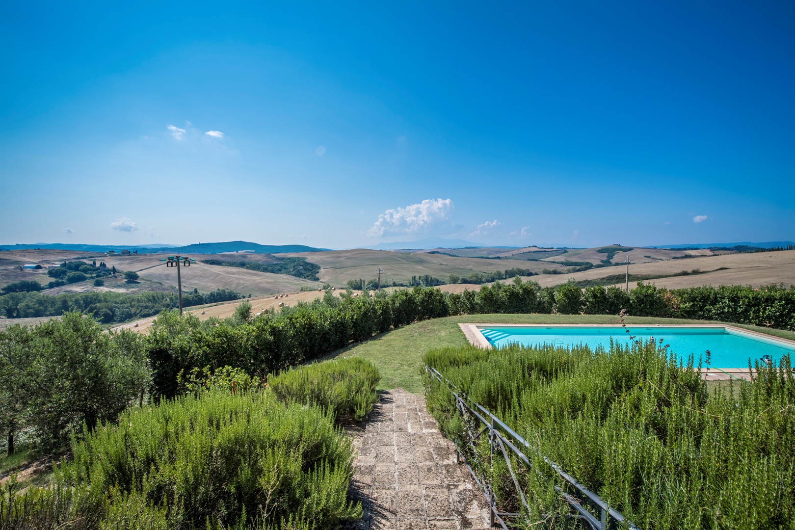 VILLA WITH 360 DEGREES PANORAMIC VIEW FOR SALE